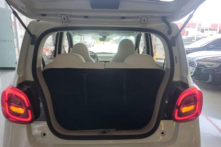 Used Wuling Hongguang MINIEV 2025 Four-Door Version Advanced Edition Trunk
