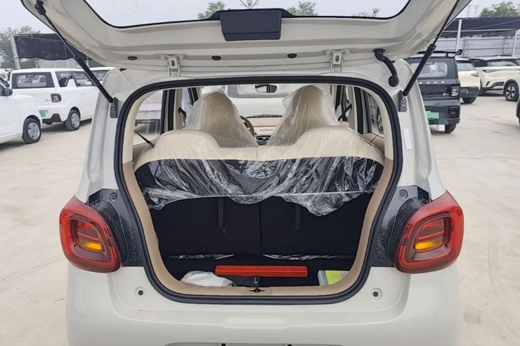 Used Wuling Hongguang MINIEV 2025 Four-Door Version Advanced Edition Trunk