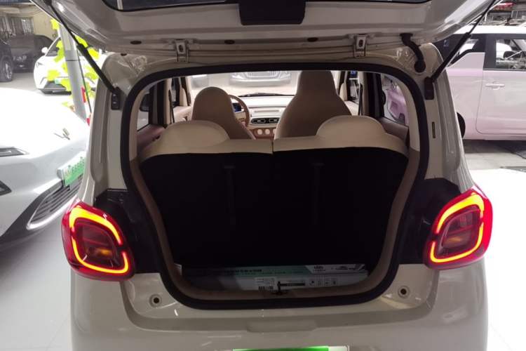 Used Wuling Hongguang MINIEV 2025 Four-Door Version Advanced Edition Trunk