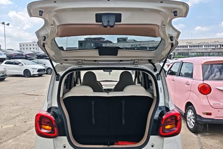 Used Wuling Hongguang MINIEV 2025 Four-Door Version Advanced Edition Trunk