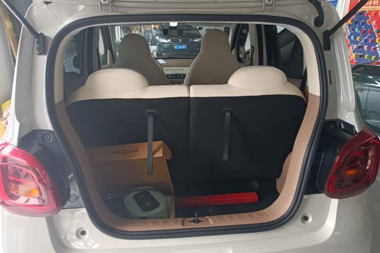 Used Wuling Hongguang MINIEV 2025 Four-Door Version Advanced Edition Trunk