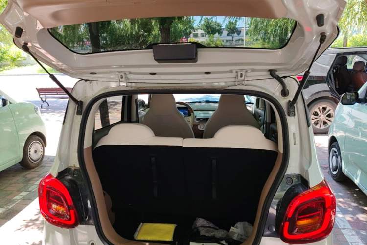 Used Wuling Hongguang MINIEV 2025 Four-Door Version Advanced Edition Trunk