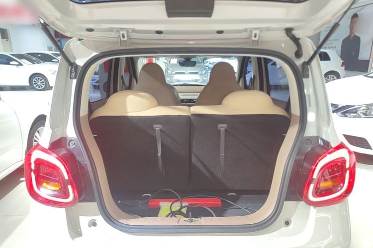Used Wuling Hongguang MINIEV 2025 Four-Door Version Advanced Edition Trunk