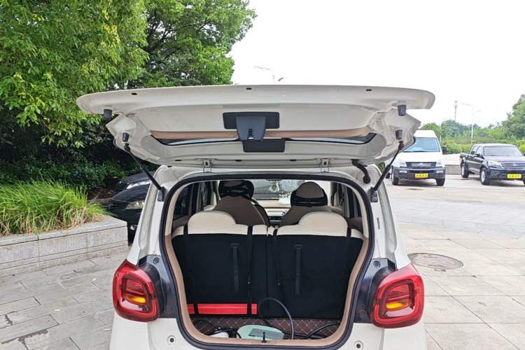 Used Wuling Hongguang MINIEV 2025 Four-Door Version Advanced Edition Trunk