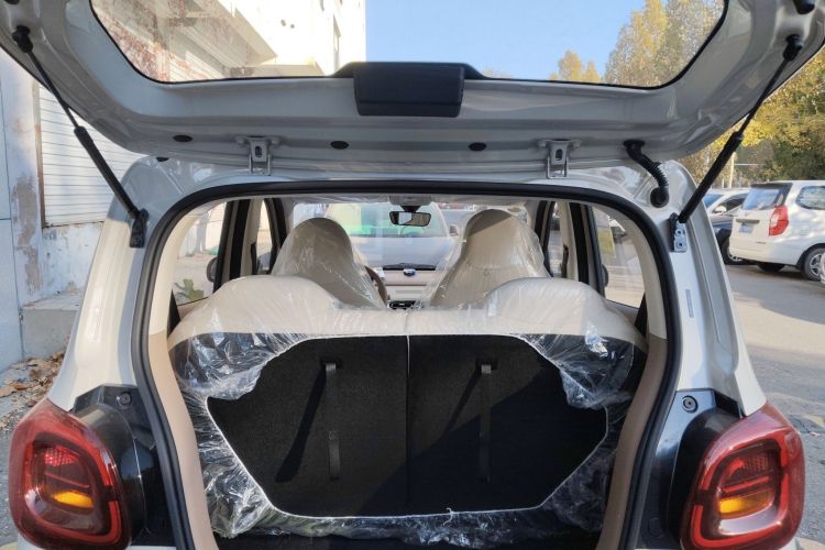Used Wuling Hongguang MINIEV 2025 Four-Door Version Advanced Edition Trunk