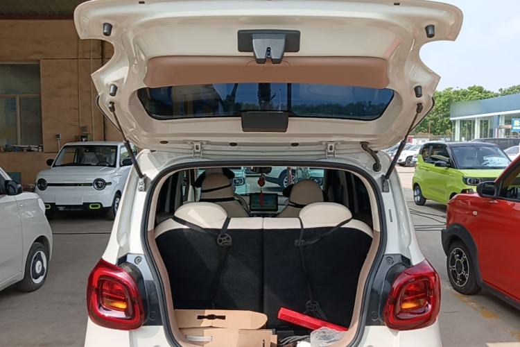 Used Wuling Hongguang MINIEV 2025 Four-Door Version Premium Edition Trunk
