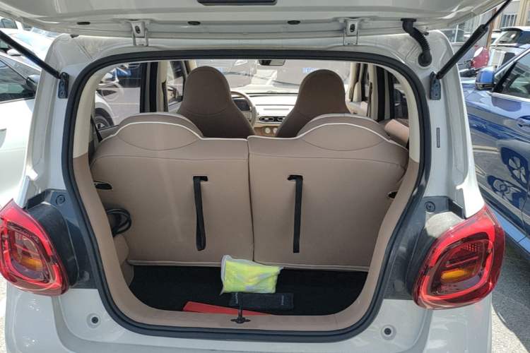 Used Wuling Hongguang MINIEV 2025 Four-Door Version Advanced Edition Trunk