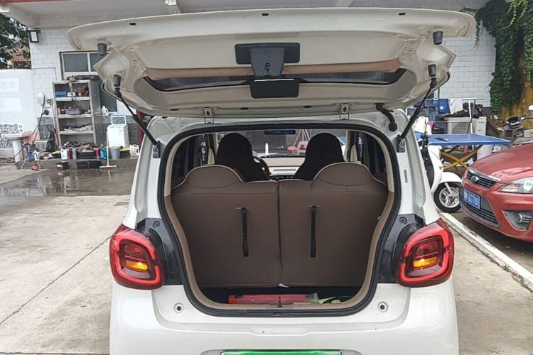 Used Wuling Hongguang MINIEV 2025 Four-Door Version Advanced Edition Trunk