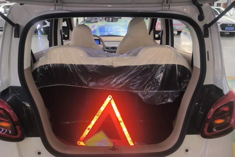 Used Wuling Hongguang MINIEV 2025 Four-Door Version Advanced Edition Trunk