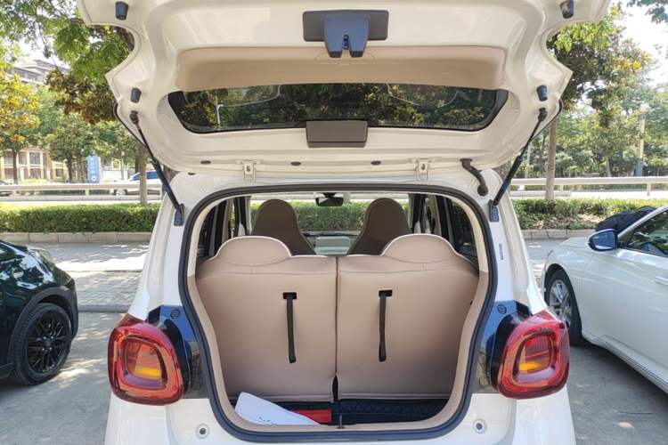Used Wuling Hongguang MINIEV 2025 Four-Door Version Advanced Edition Trunk