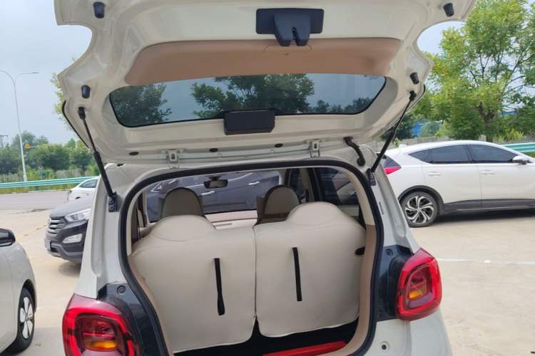 Used Wuling Hongguang MINIEV 2025 Four-Door Version Advanced Edition Trunk