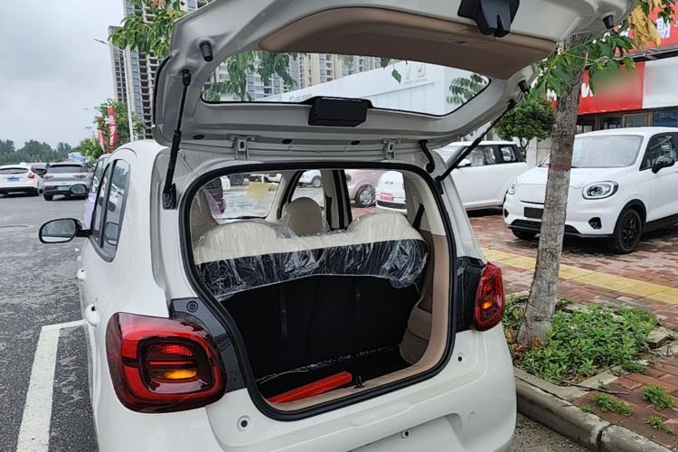 Used Wuling Hongguang MINIEV 2025 Four-Door Version Advanced Edition Trunk