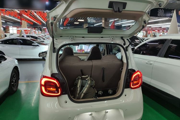Used Wuling Hongguang MINIEV 2025 Four-Door Version Advanced Edition Trunk