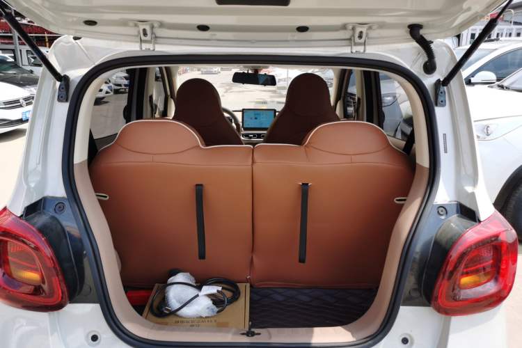 Used Wuling Hongguang MINIEV 2025 Four-Door Version Advanced Edition Trunk