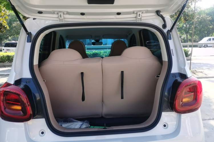 Used Wuling Hongguang MINIEV 2025 Four-Door Version Advanced Edition Trunk