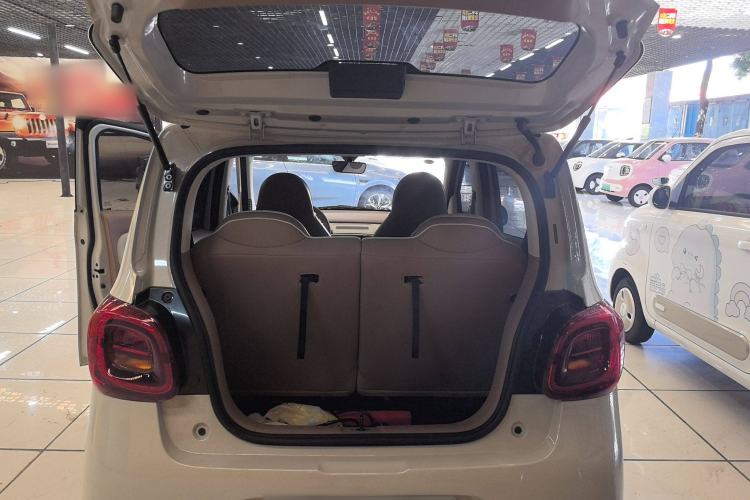 Used Wuling Hongguang MINIEV 2025 Four-Door Version Advanced Edition Trunk