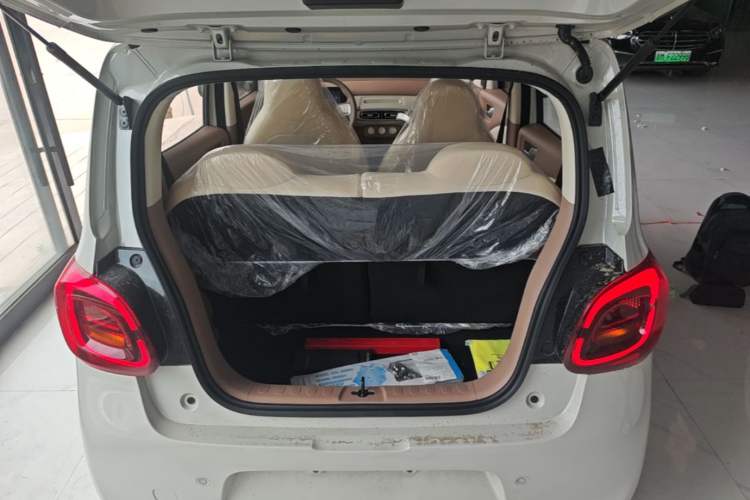 Used Wuling Hongguang MINIEV 2025 Four-Door Version Advanced Edition Trunk