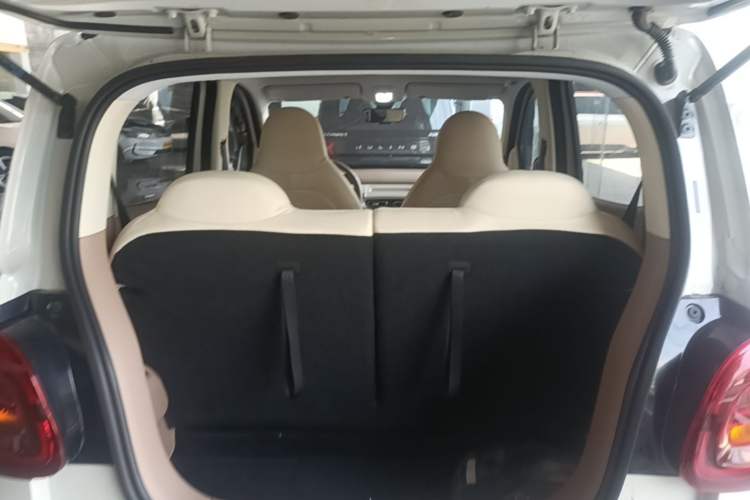 Used Wuling Hongguang MINIEV 2025 Four-Door Version Advanced Edition Trunk