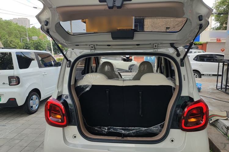 Used Wuling Hongguang MINIEV 2025 Four-Door Version Advanced Edition Trunk