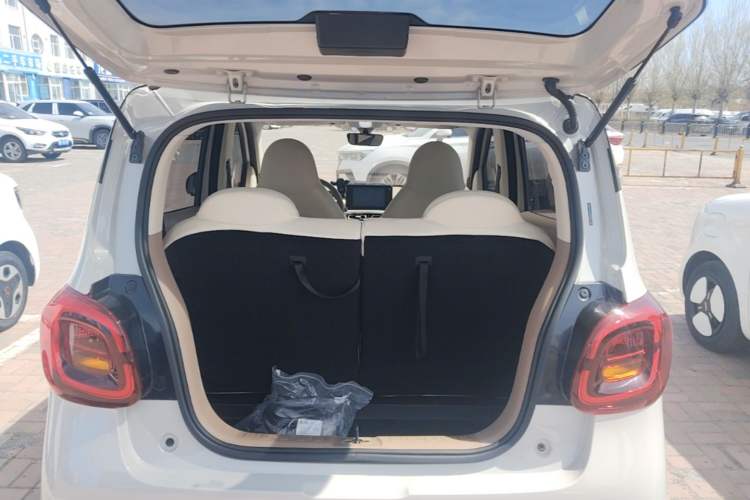 Used Wuling Hongguang MINIEV 2025 Four-Door Version Zhenxiang+ Edition Trunk
