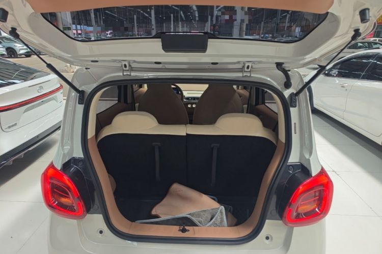 Used Wuling Hongguang MINIEV 2025 Four-Door Version Advanced Edition Trunk