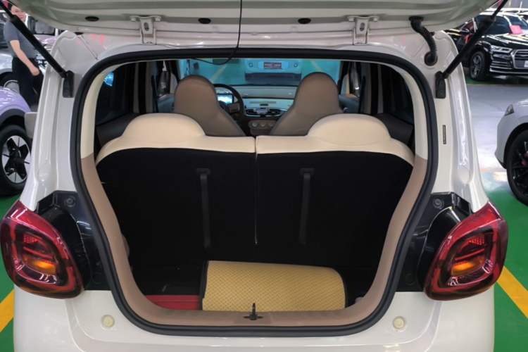 Used Wuling Hongguang MINIEV 2025 Four-Door Version Advanced Edition Trunk