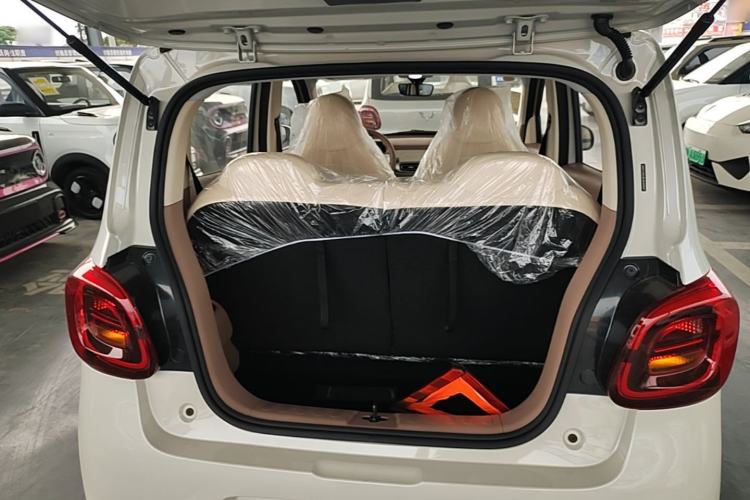 Used Wuling Hongguang MINIEV 2025 Four-Door Version Advanced Edition Trunk