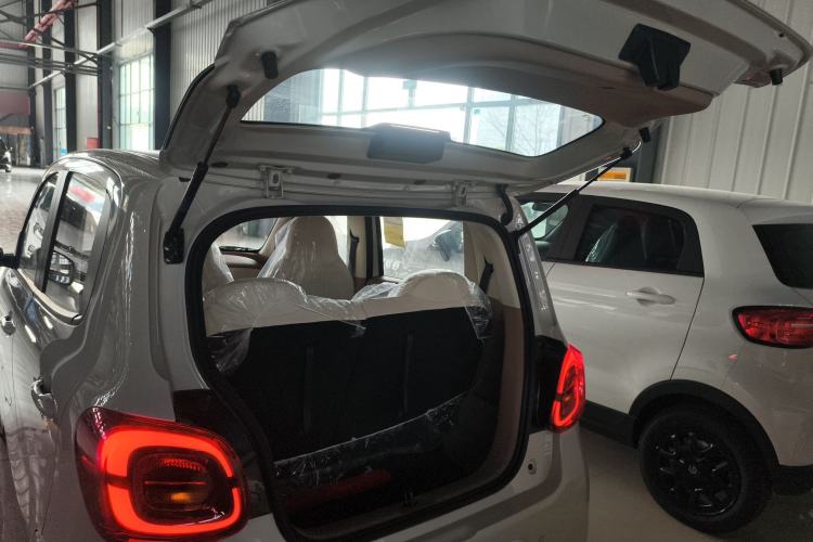 Used Wuling Hongguang MINIEV 2025 Four-Door Version Advanced Edition Trunk