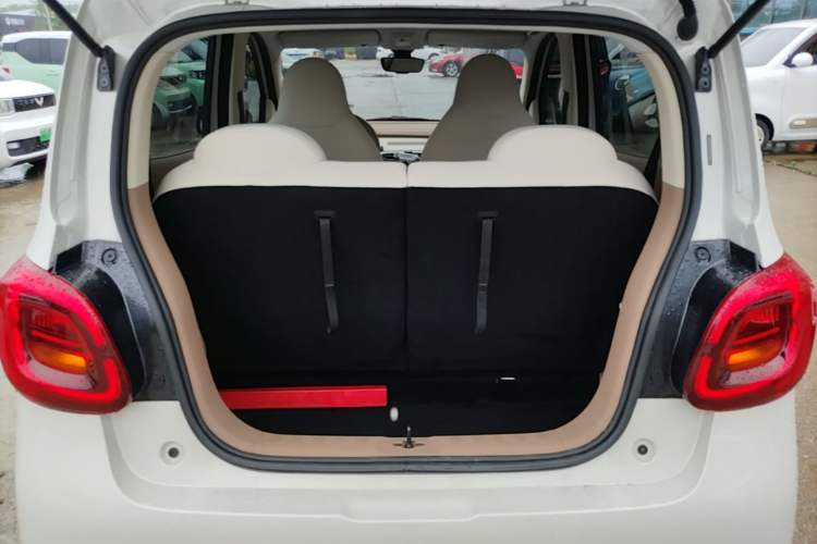 Used Wuling Hongguang MINIEV 2025 Four-Door Version Advanced Edition Trunk