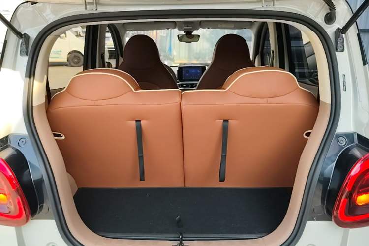 Used Wuling Hongguang MINIEV 2025 Four-Door Version Zhenxiang+ Edition Trunk