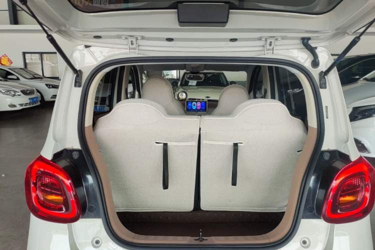 Used Wuling Hongguang MINIEV 2025 Four-Door Version Advanced Edition Trunk