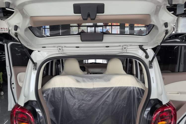 Used Wuling Hongguang MINIEV 2025 Four-Door Version Advanced Edition Trunk
