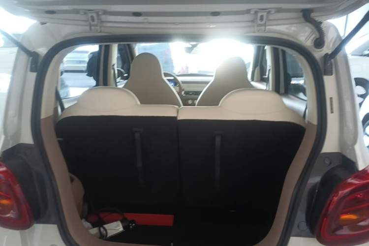 Used Wuling Hongguang MINIEV 2025 Four-Door Version Advanced Edition Trunk
