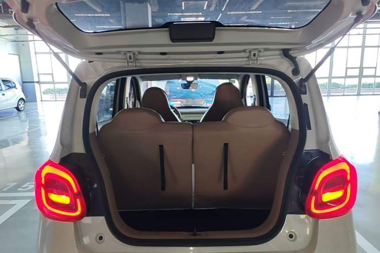 Used Wuling Hongguang MINIEV 2025 Four-Door Version Premium Edition Trunk