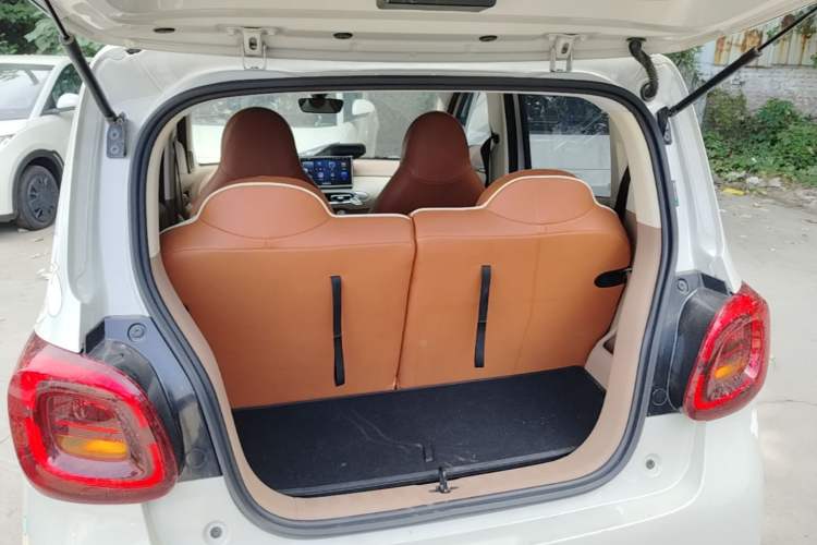 Used Wuling Hongguang MINIEV 2025 Four-Door Version Advanced Edition Trunk