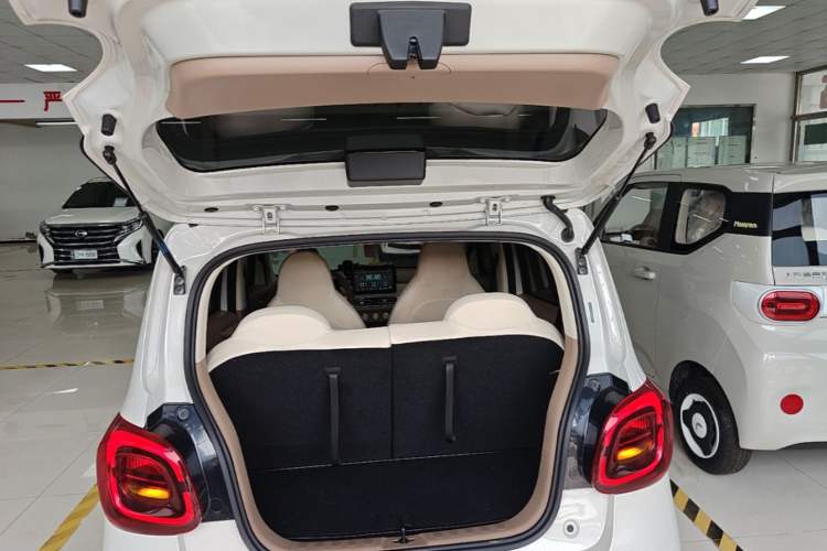 Used Wuling Hongguang MINIEV 2025 Four-Door Version Advanced Edition Trunk