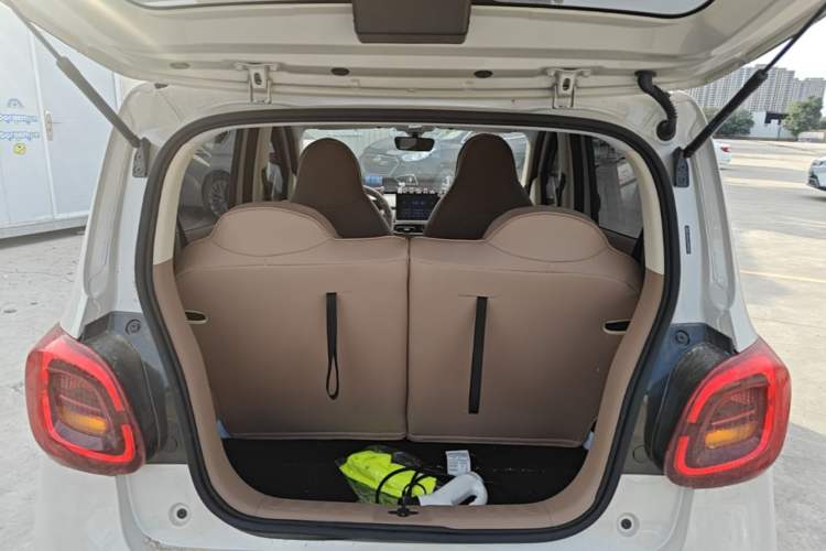 Used Wuling Hongguang MINIEV 2025 Four-Door Version Advanced Edition Trunk