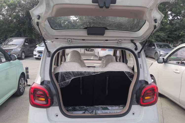 Used Wuling Hongguang MINIEV 2025 Four-Door Version Advanced Edition Trunk