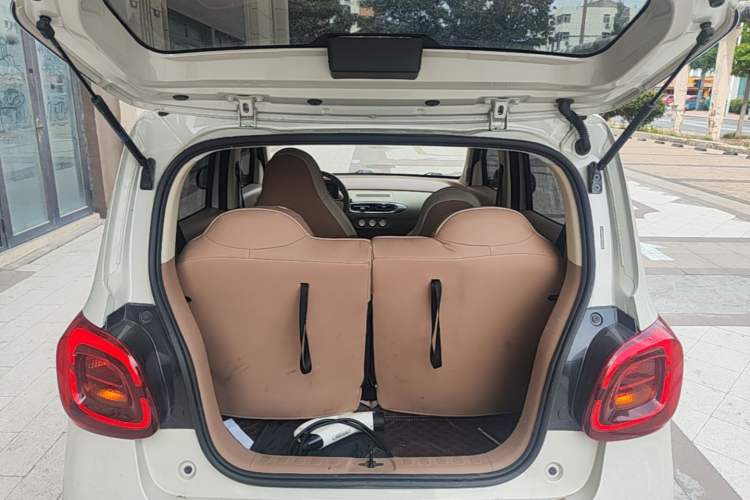 Used Wuling Hongguang MINIEV 2025 Four-Door Version Advanced Edition Trunk
