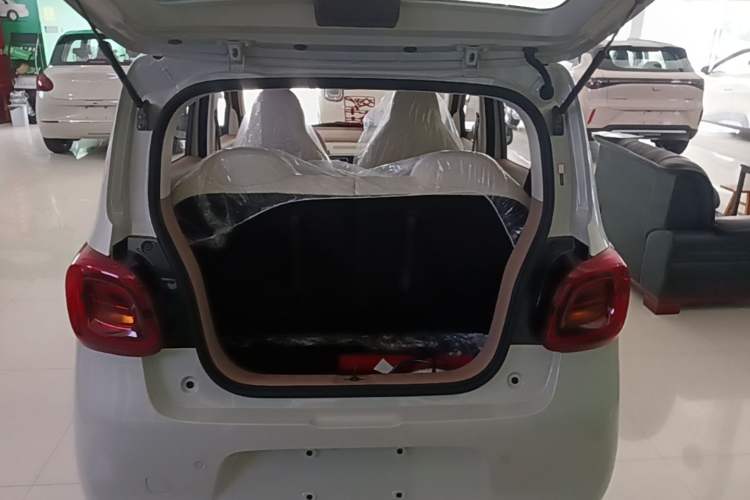 Used Wuling Hongguang MINIEV 2025 Four-Door Version Advanced Edition Trunk