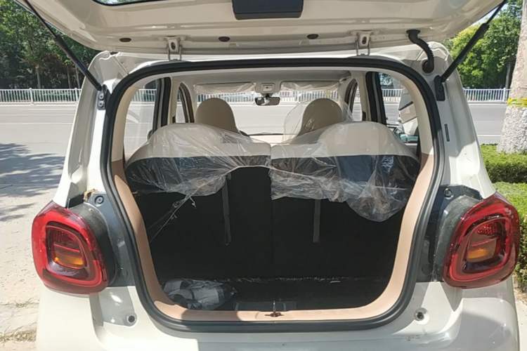 Used Wuling Hongguang MINIEV 2025 Four-Door Version Advanced Edition Trunk