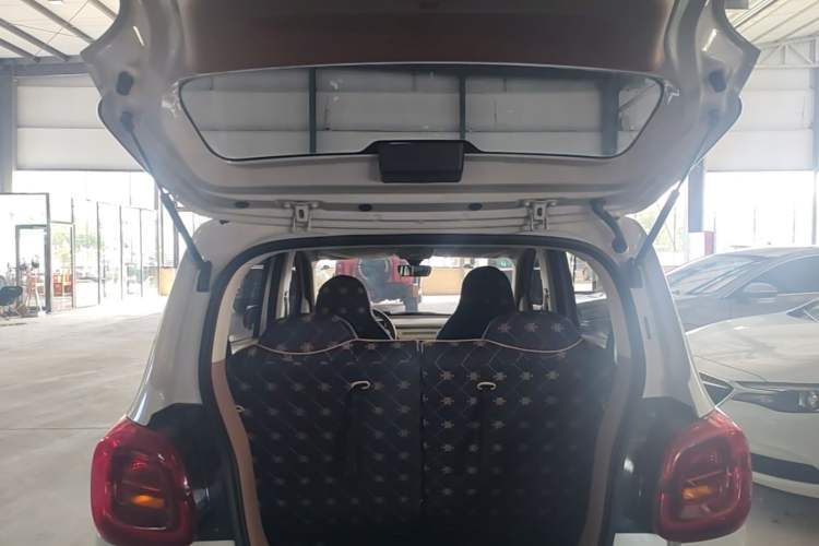 Used Wuling Hongguang MINIEV 2025 Four-Door Version Premium Edition Trunk