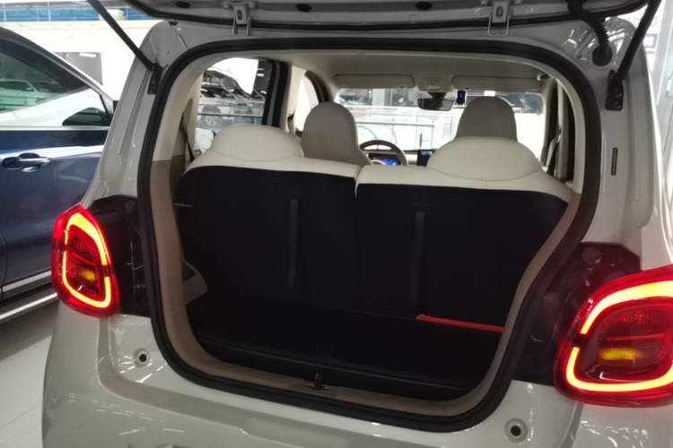 Used Wuling Hongguang MINIEV 2025 Four-Door Version Advanced Edition Trunk