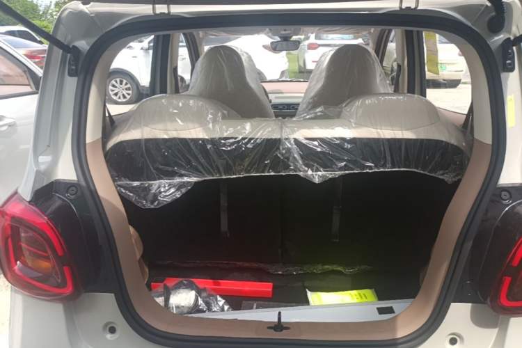 Used Wuling Hongguang MINIEV 2025 Four-Door Version Advanced Edition Trunk