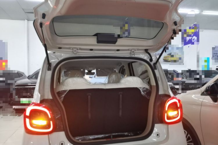 Used Wuling Hongguang MINIEV 2025 Four-Door Version Advanced Edition Trunk