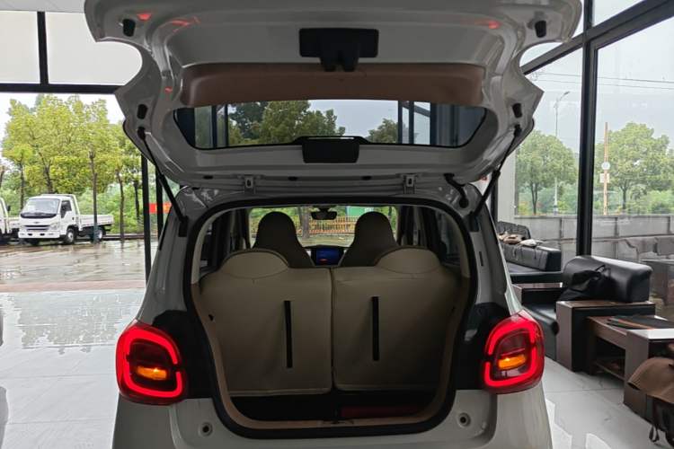 Used Wuling Hongguang MINIEV 2025 Four-Door Version Zhenxiang+ Edition Trunk