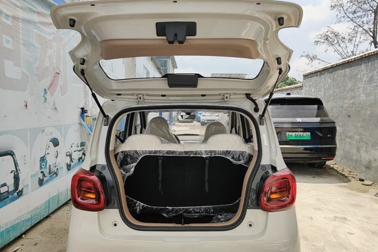 Used Wuling Hongguang MINIEV 2025 Four-Door Version Advanced Edition Trunk