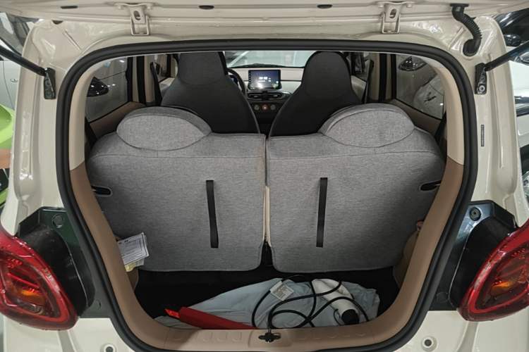 Used Wuling Hongguang MINIEV 2025 Four-Door Version Advanced Edition Trunk