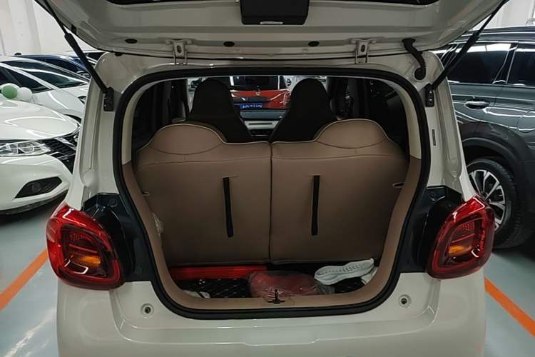 Used Wuling Hongguang MINIEV 2025 Four-Door Version Advanced Edition Trunk