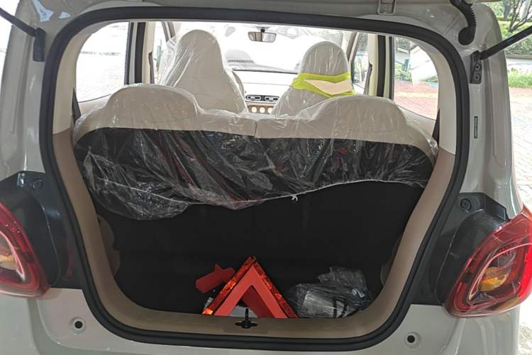 Used Wuling Hongguang MINIEV 2025 Four-Door Version Advanced Edition Trunk